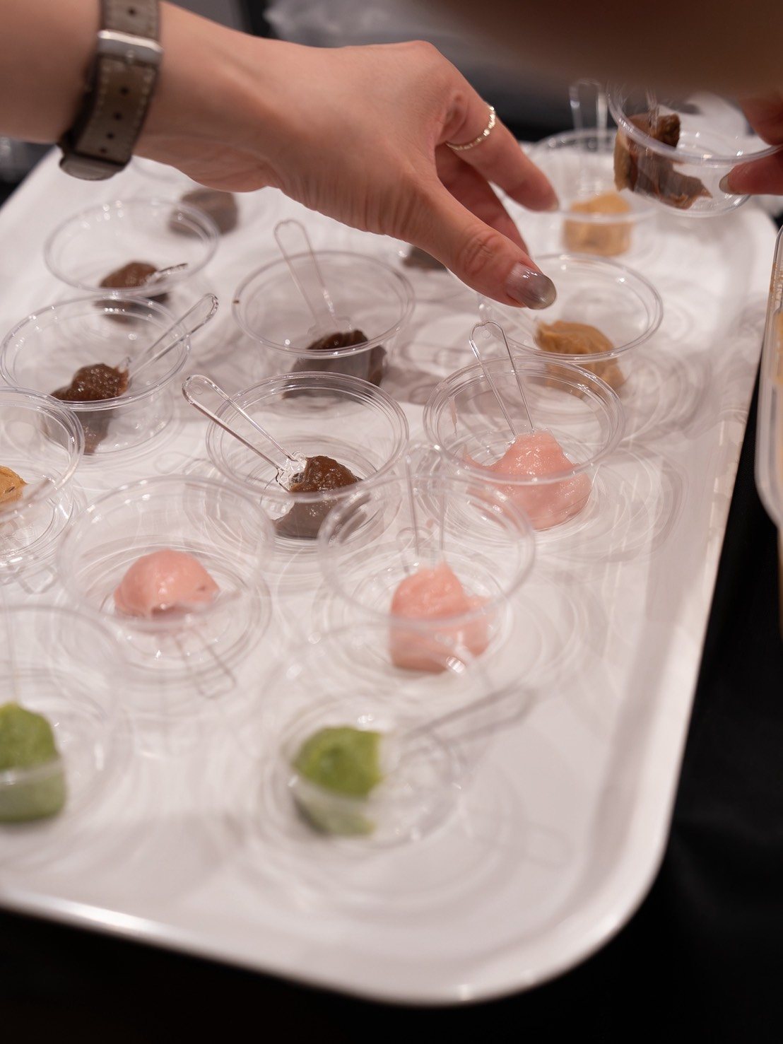ブースでの試食の様子